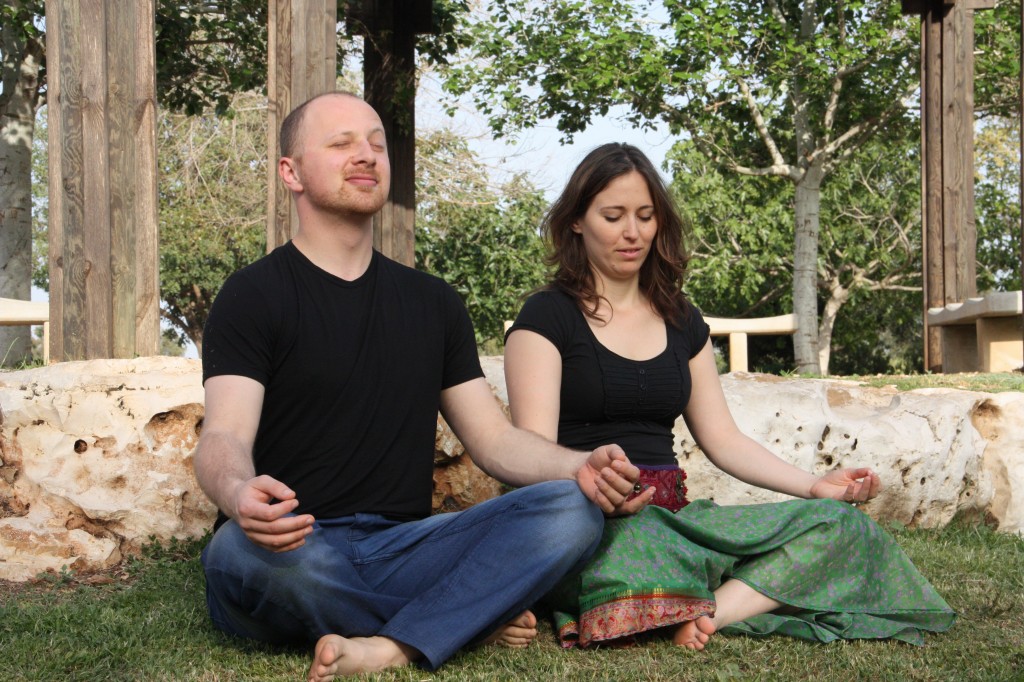 מתרגלים מדיטציה